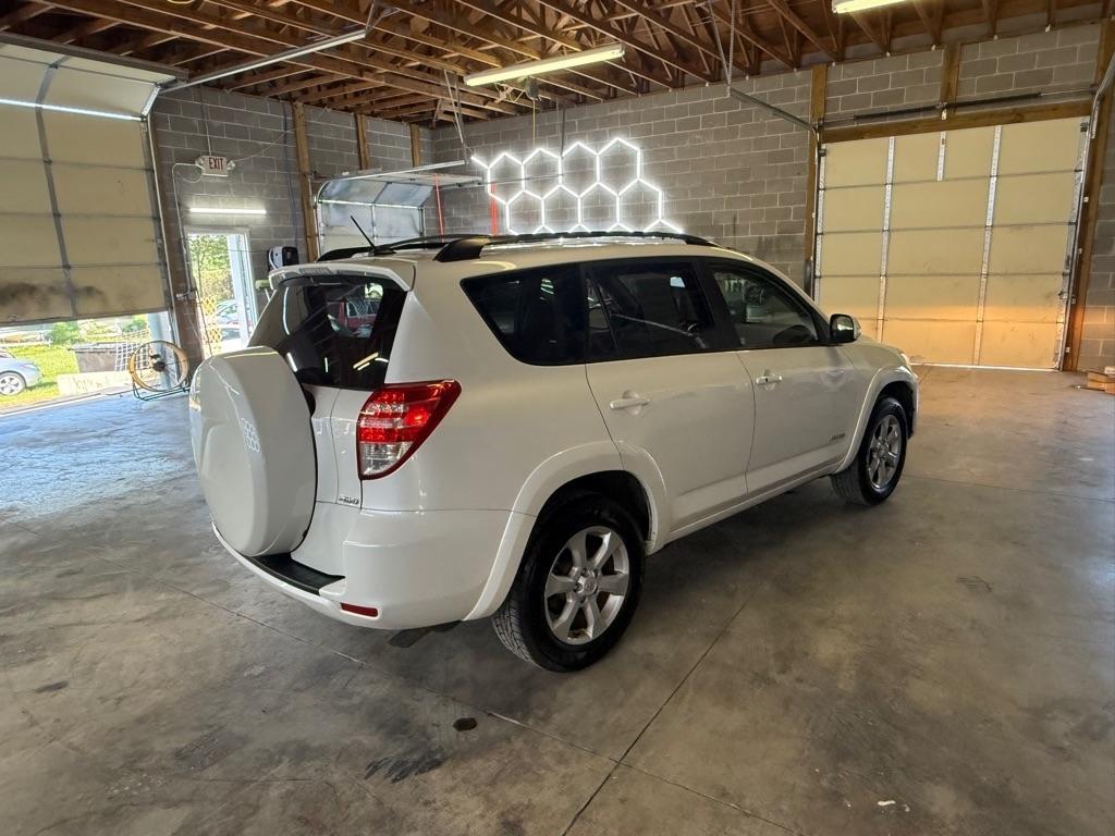 Toyota RAV4  2011