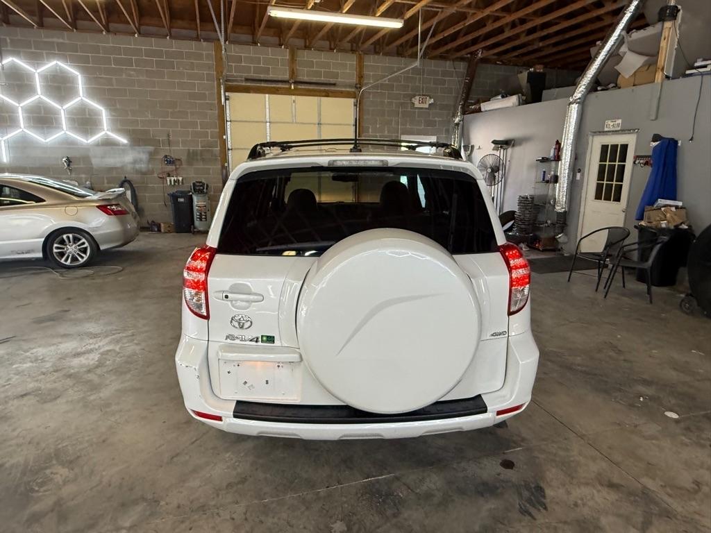 Toyota RAV4  2011