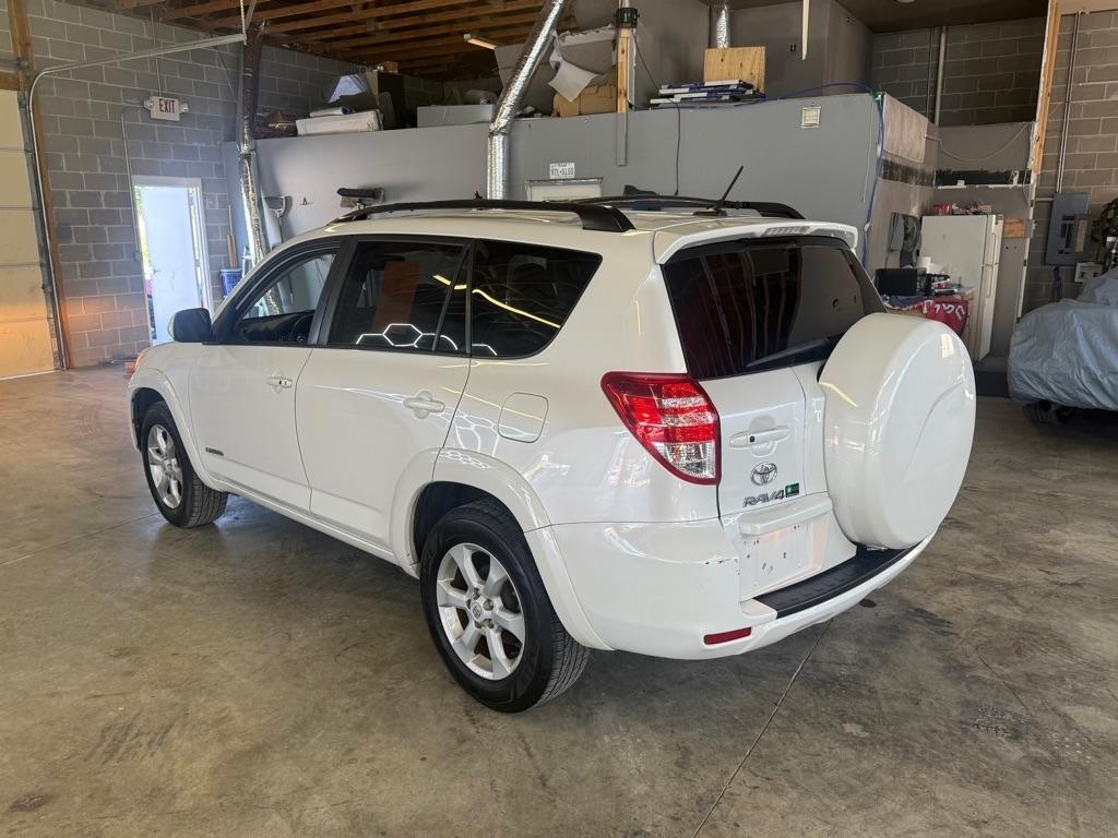 Toyota RAV4  2011
