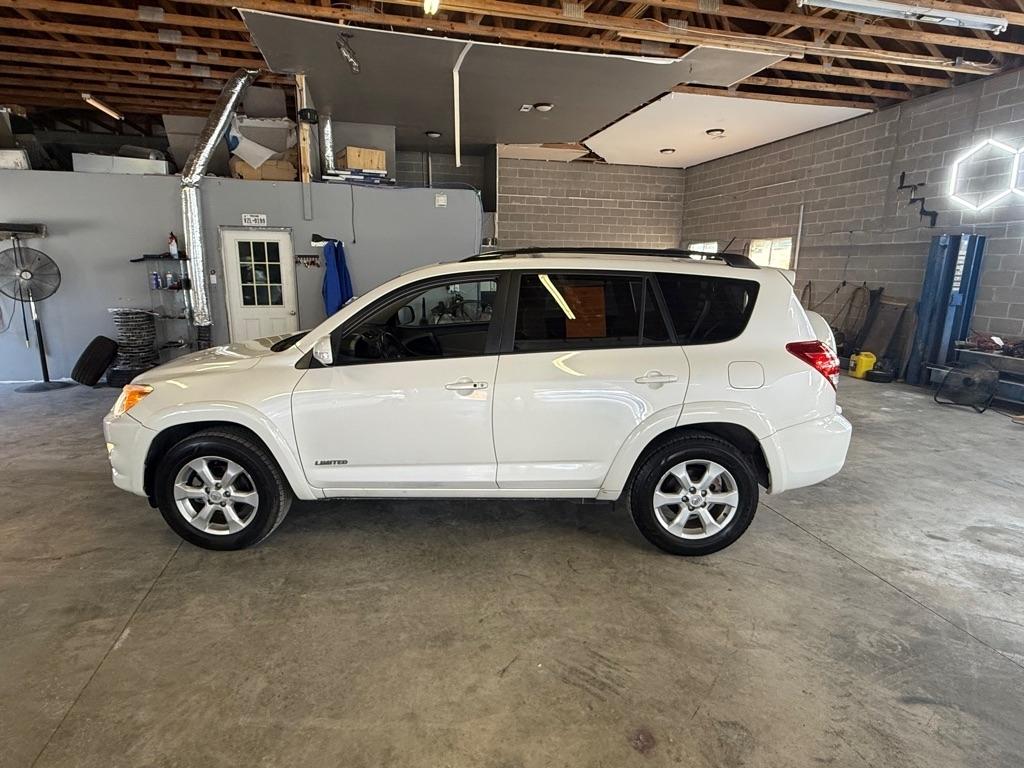 Toyota RAV4  2011