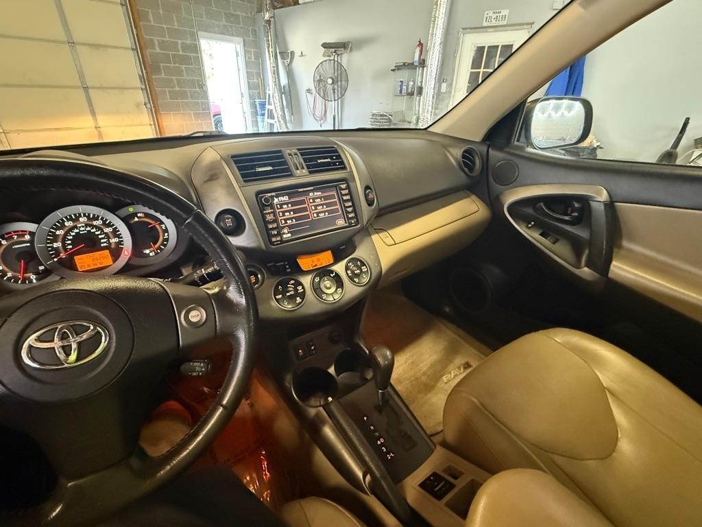 Toyota RAV4  2011