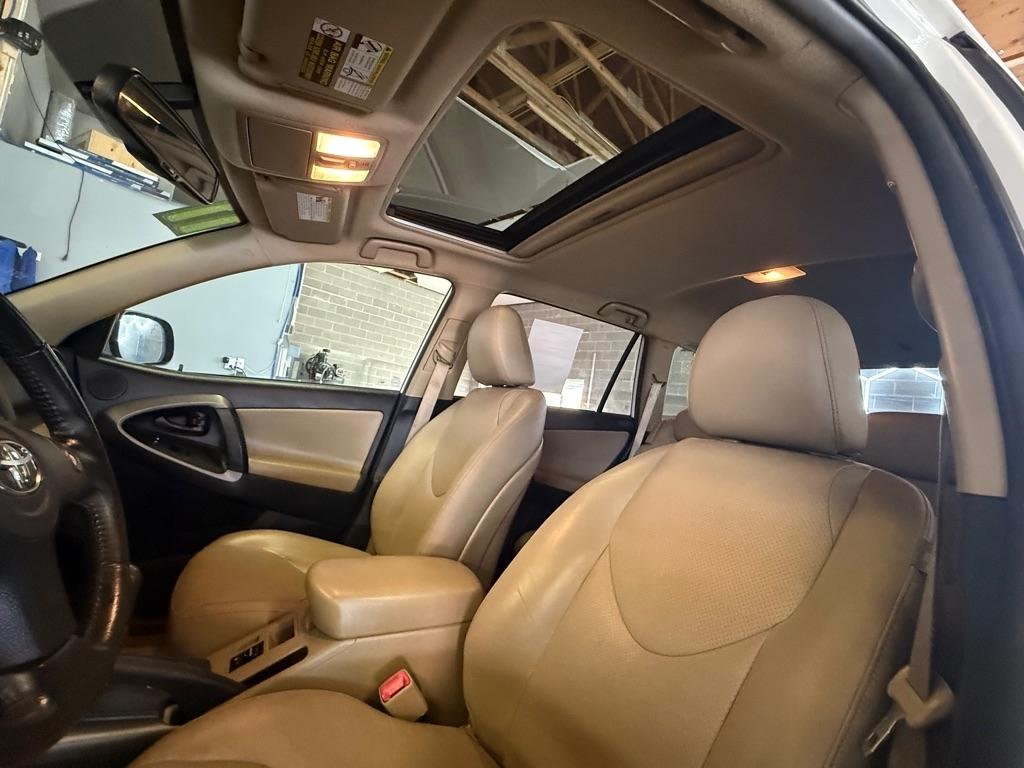 Toyota RAV4  2011
