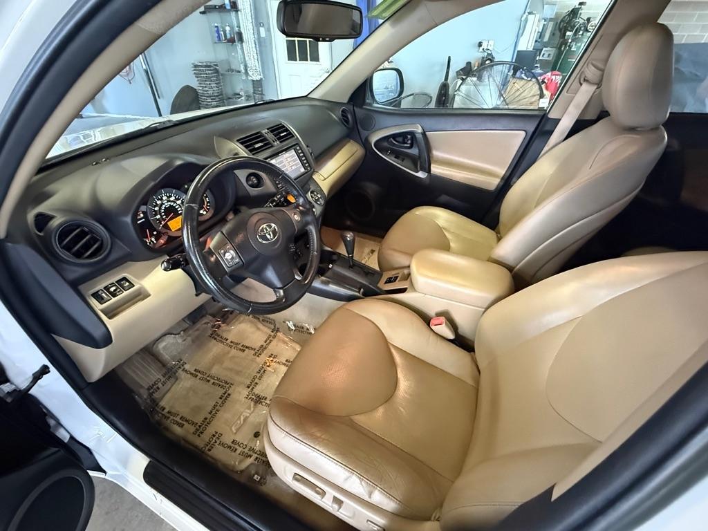 Toyota RAV4  2011