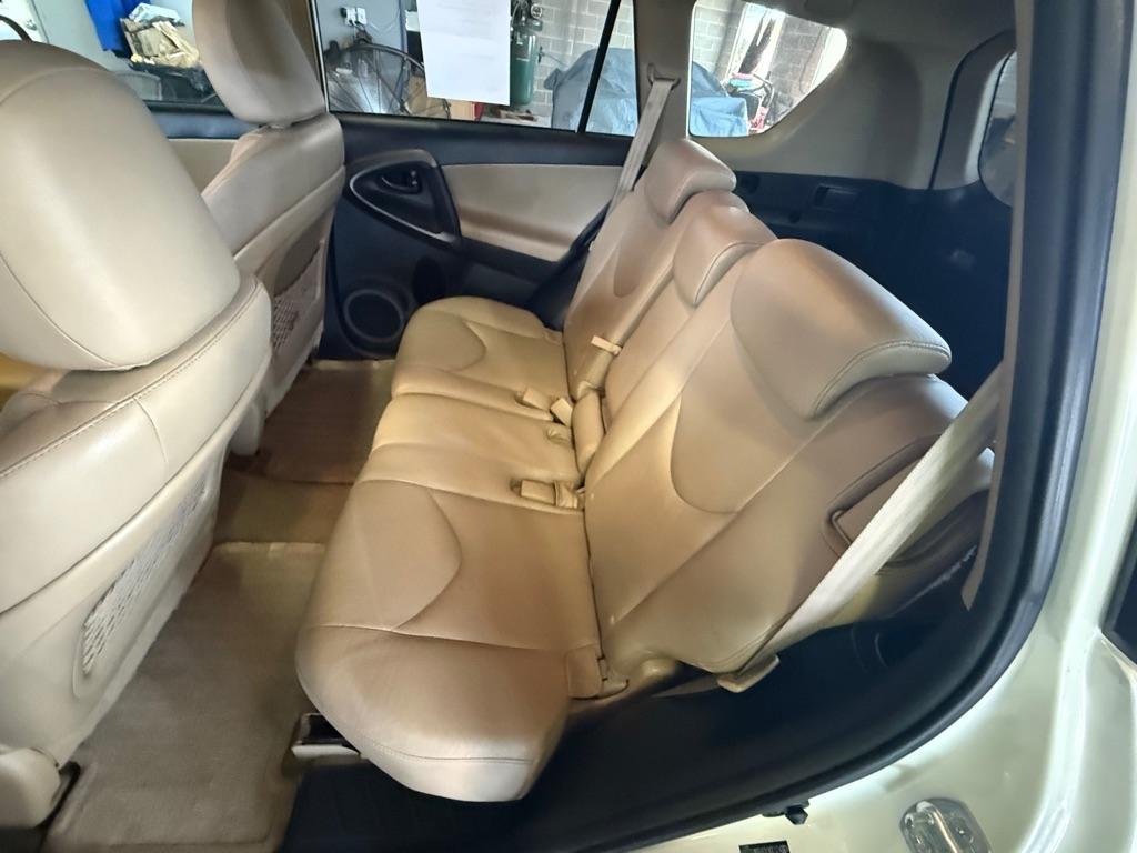 Toyota RAV4  2011