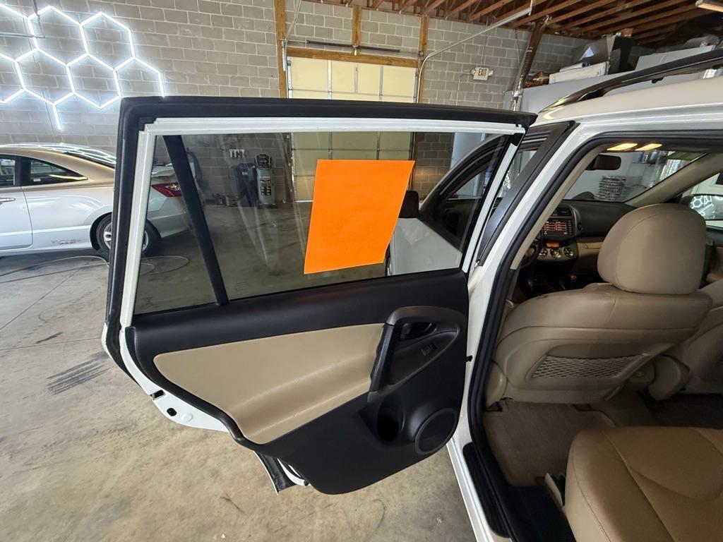 Toyota RAV4  2011