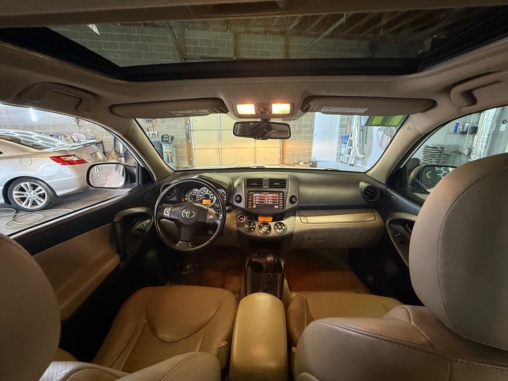Toyota RAV4  2011