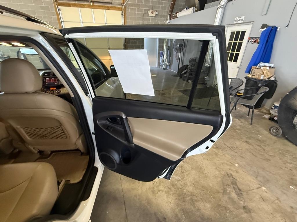 Toyota RAV4  2011