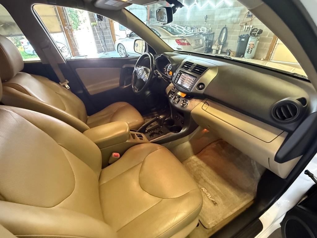 Toyota RAV4  2011