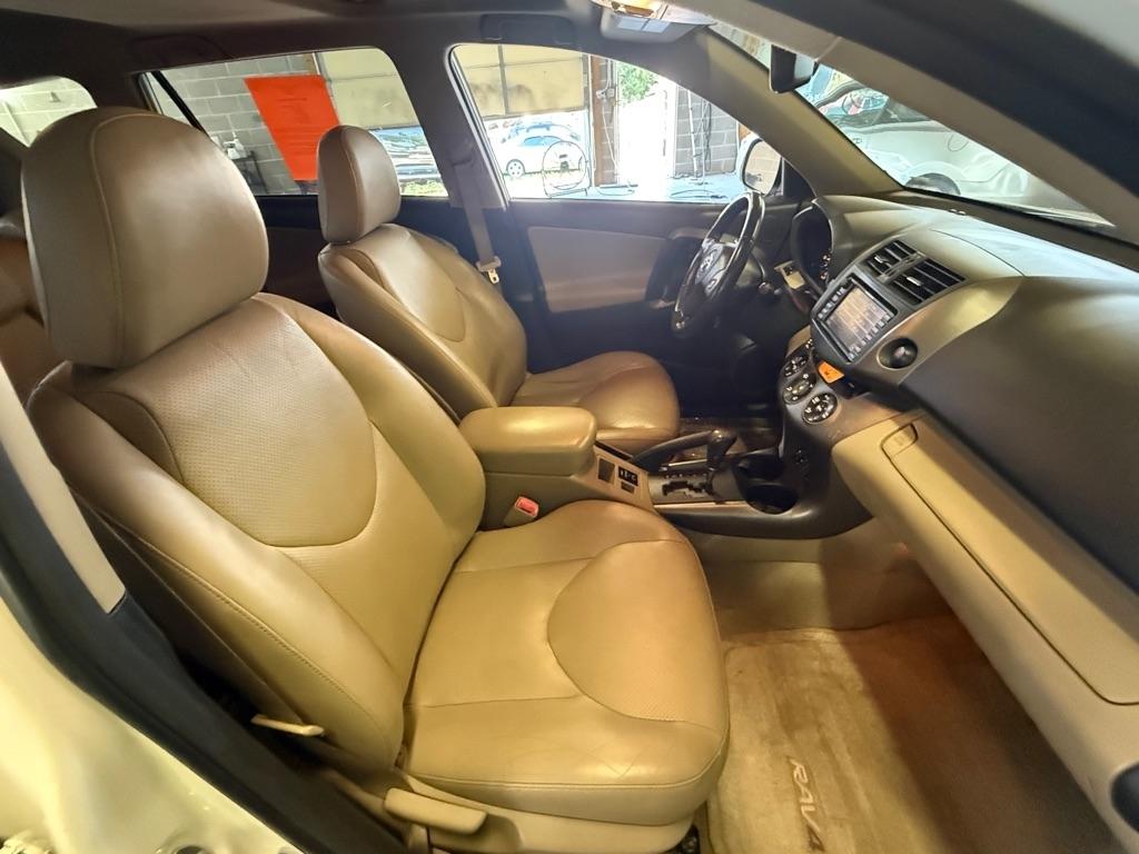 Toyota RAV4  2011