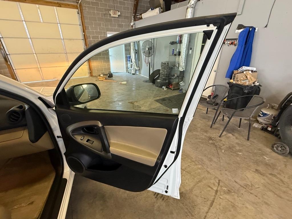 Toyota RAV4  2011