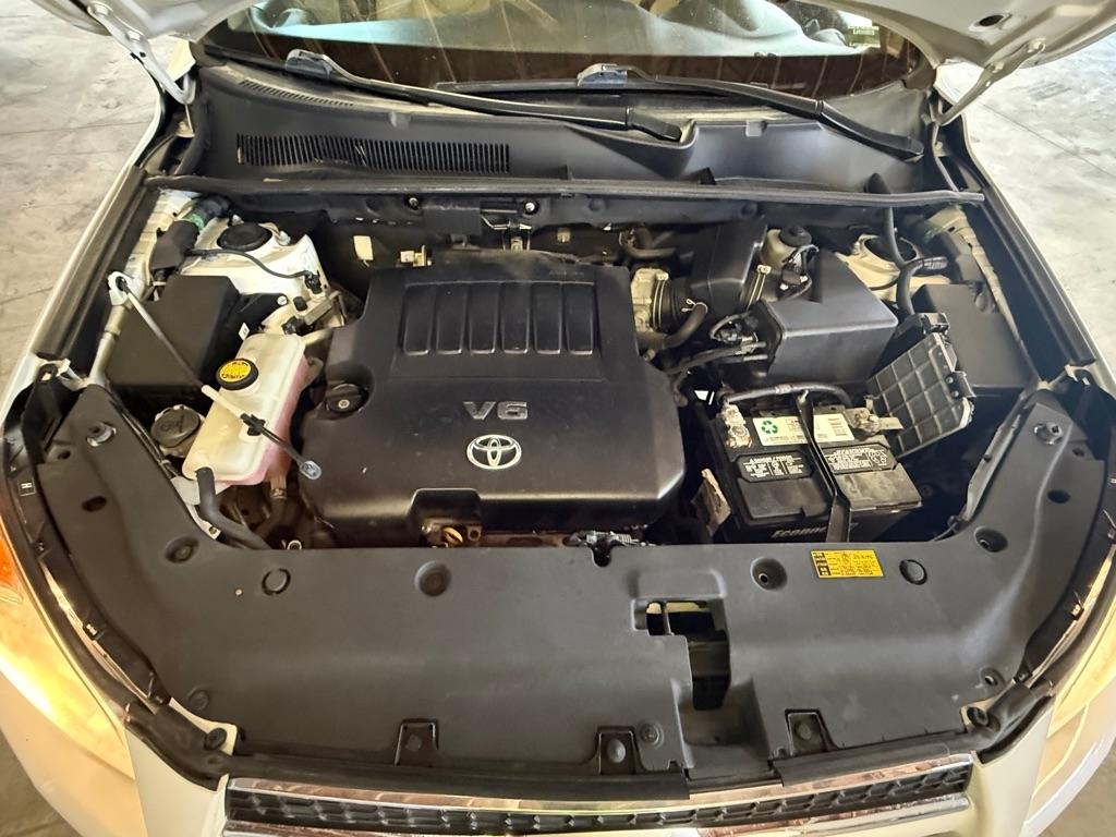 Toyota RAV4  2011