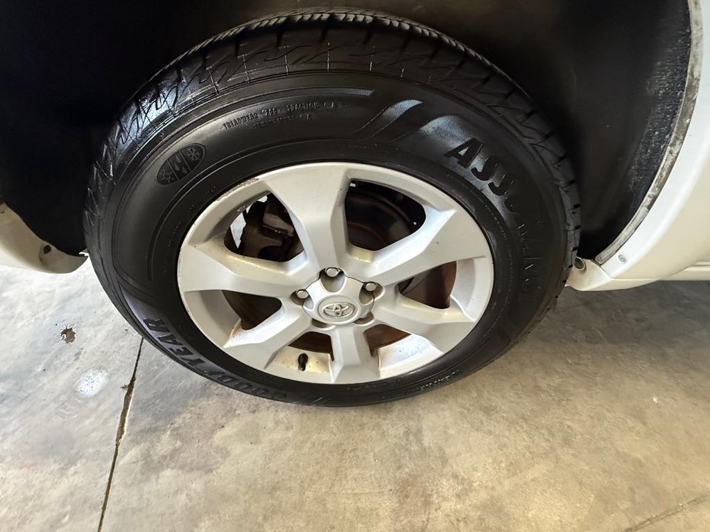 Toyota RAV4  2011