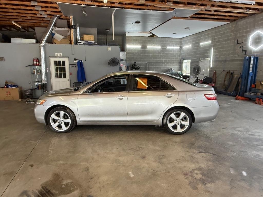 Toyota Camry SE 5-Spd AT 2009