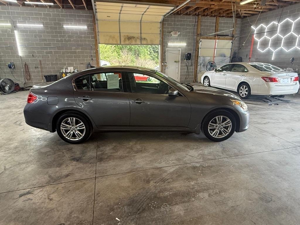 Infiniti G25  2011
