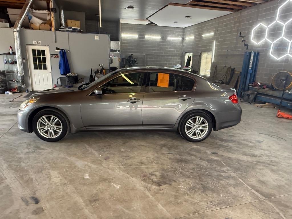 Infiniti G25  2011