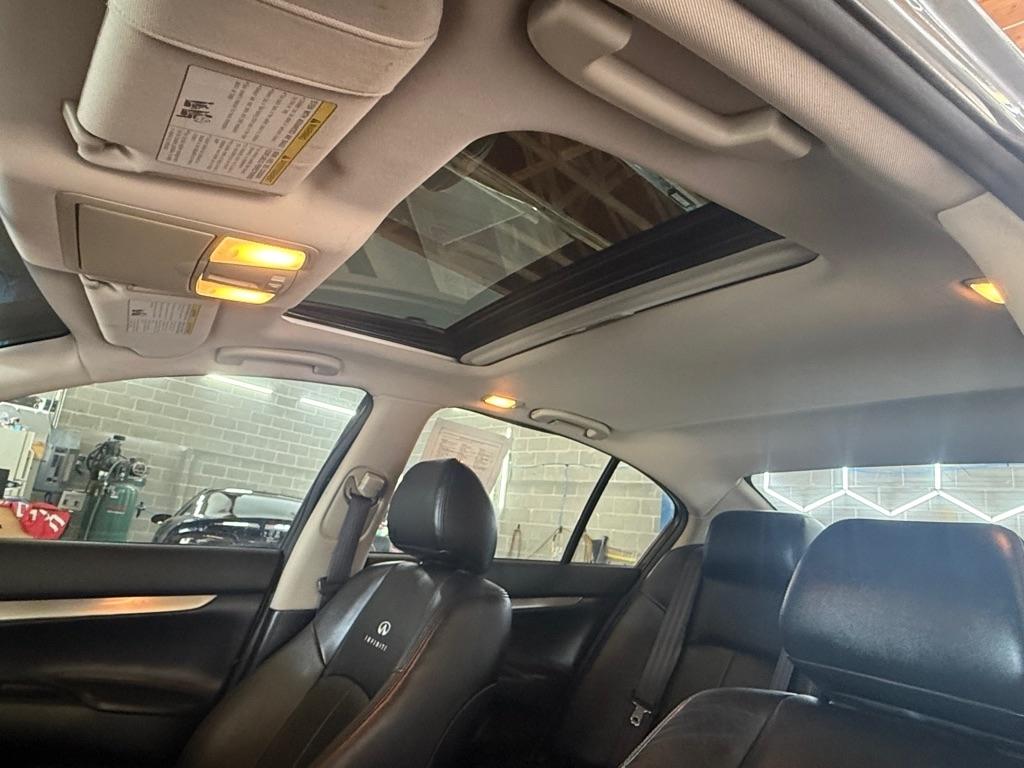 Infiniti G25  2011