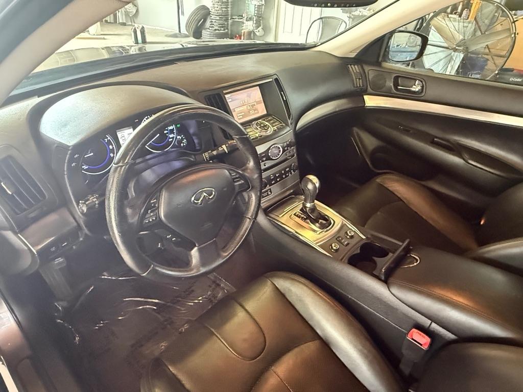 Infiniti G25  2011