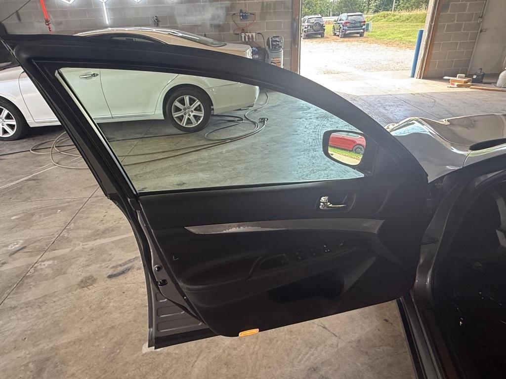 Infiniti G25  2011