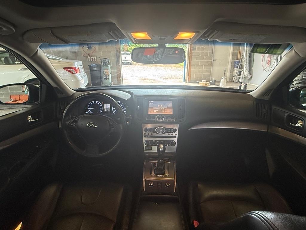 Infiniti G25  2011