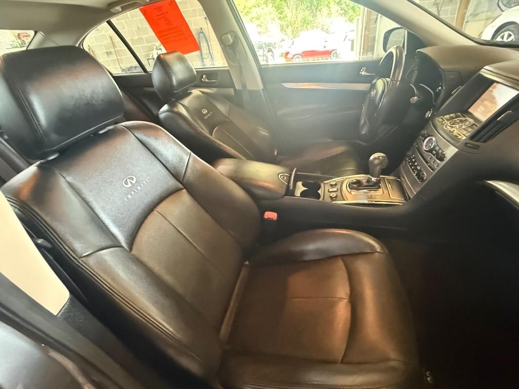 Infiniti G25  2011