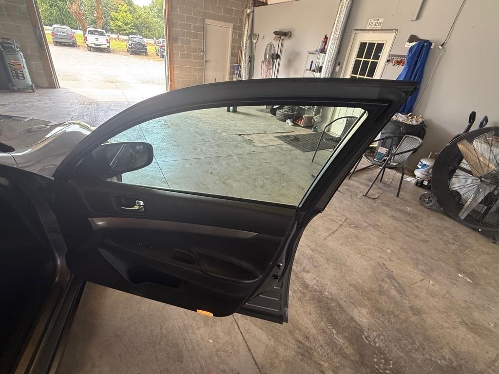 Infiniti G25  2011