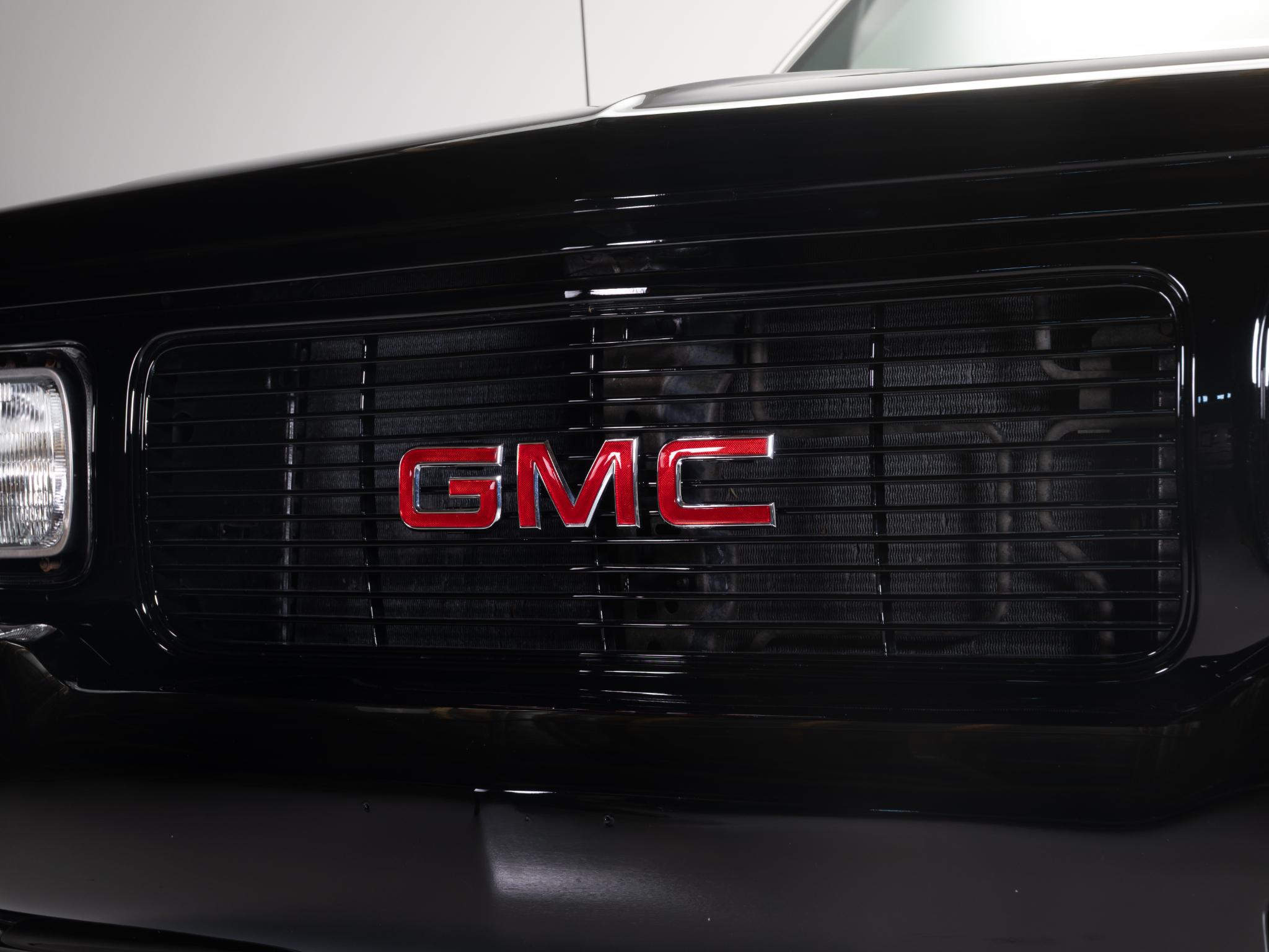 1993 GMC Typhoon - Photo 8