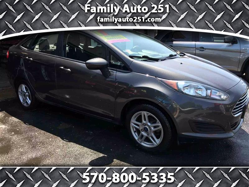 2017 Ford Fiesta SE's photo