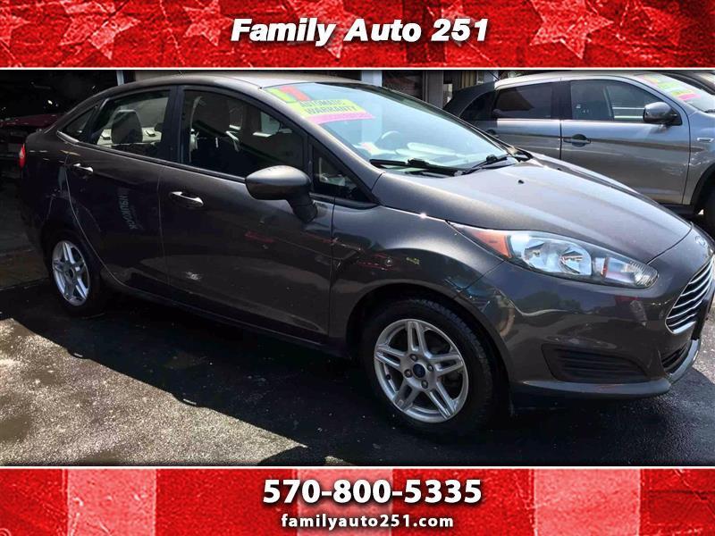 2017 Ford Fiesta SE Sedan's photo
