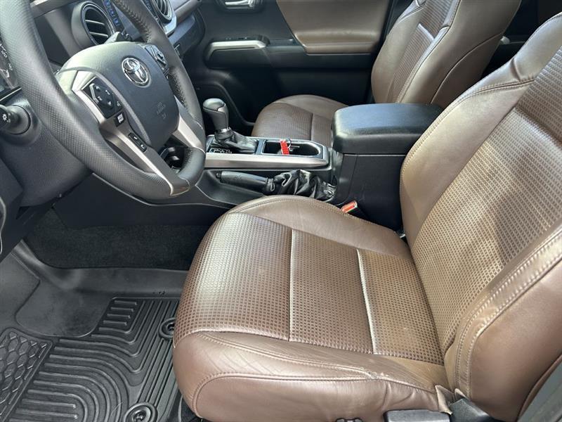 Toyota Tacoma Limited Double Cab V6 6AT 2WD 2017