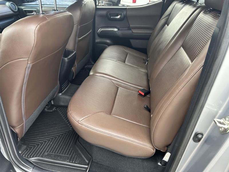 Toyota Tacoma Limited Double Cab V6 6AT 2WD 2017