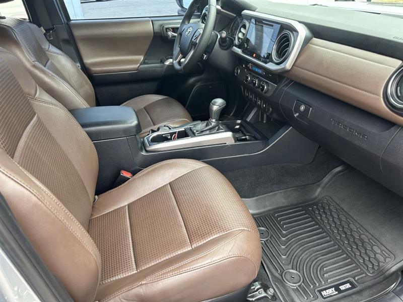 Toyota Tacoma Limited Double Cab V6 6AT 2WD 2017