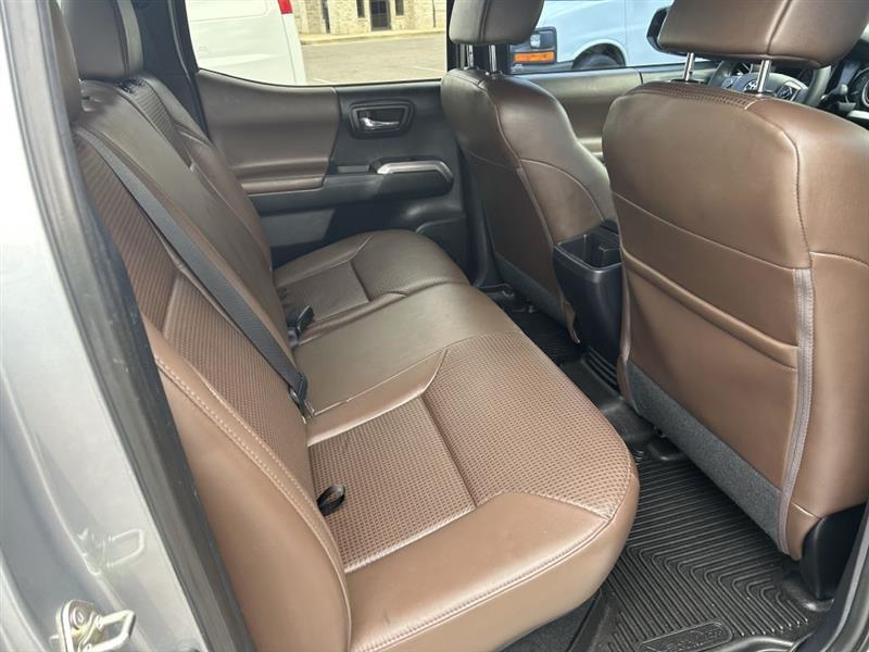 Toyota Tacoma Limited Double Cab V6 6AT 2WD 2017