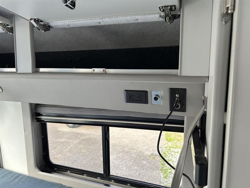 Ford Transit 250 Van Med. Roof w/Sliding Pass. 148-in. WB 2019