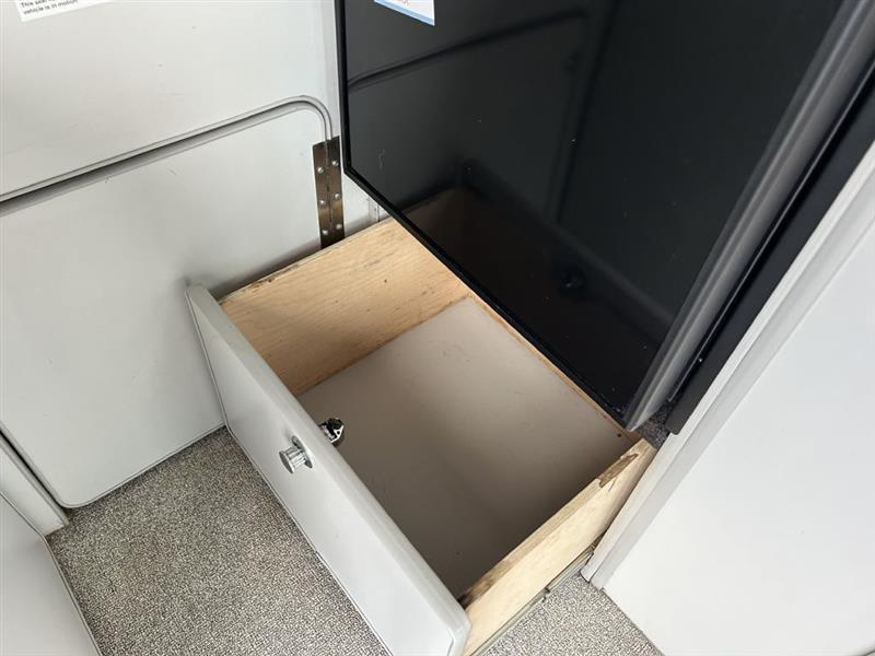 Ford Transit 250 Van Med. Roof w/Sliding Pass. 148-in. WB 2019