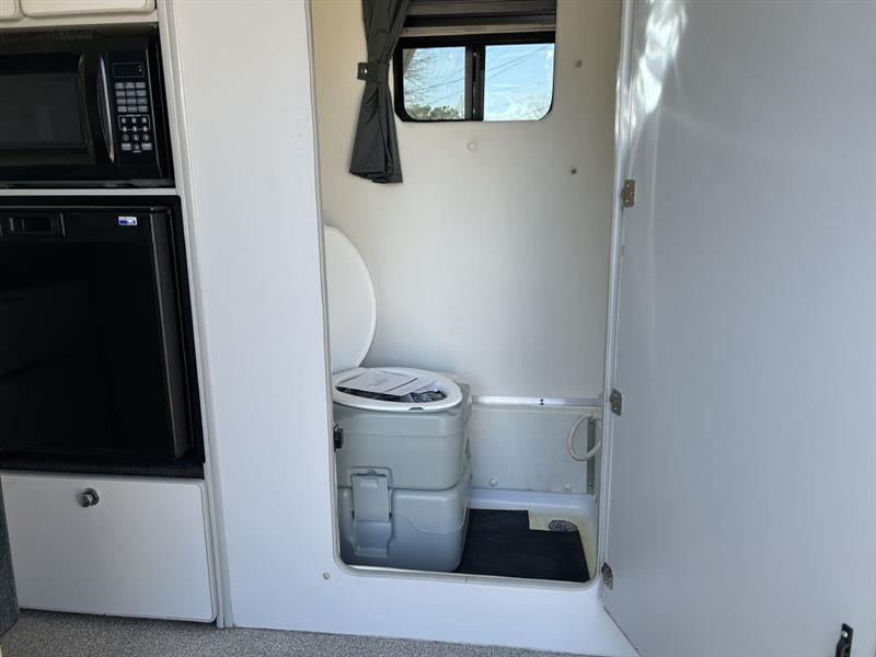 Ford Transit 250 Van Med. Roof w/Sliding Pass. 148-in. WB 2019