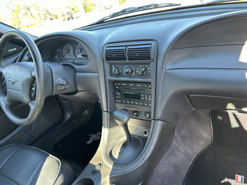 Ford Mustang Deluxe Convertible 2004