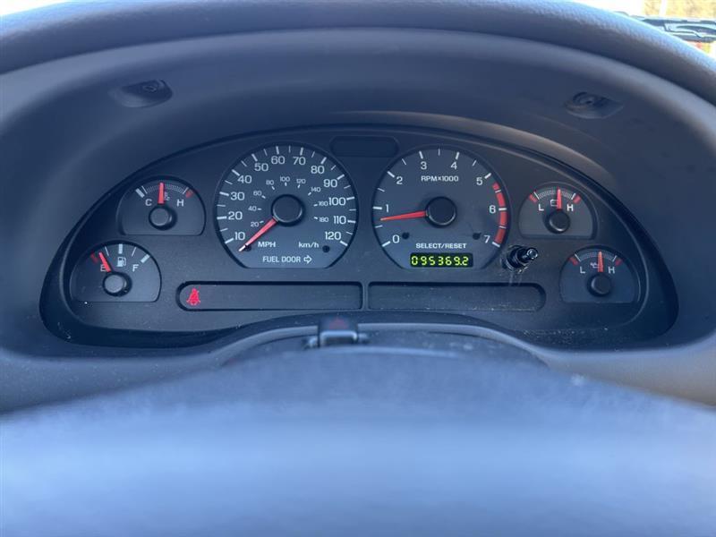 Ford Mustang Deluxe Convertible 2004