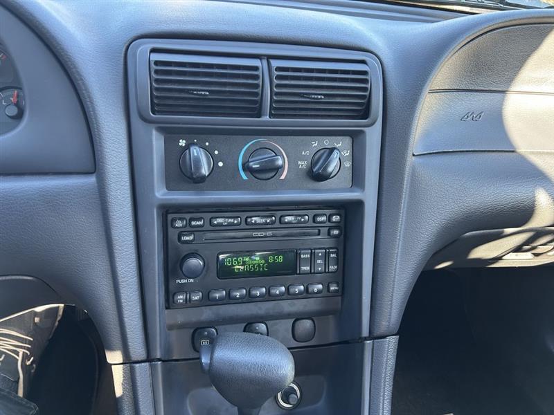 Ford Mustang Deluxe Convertible 2004