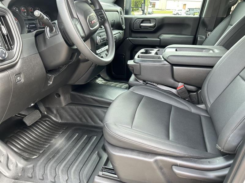 GMC Sierra 3500HD Pro Crew Cab 4WD LB 2024