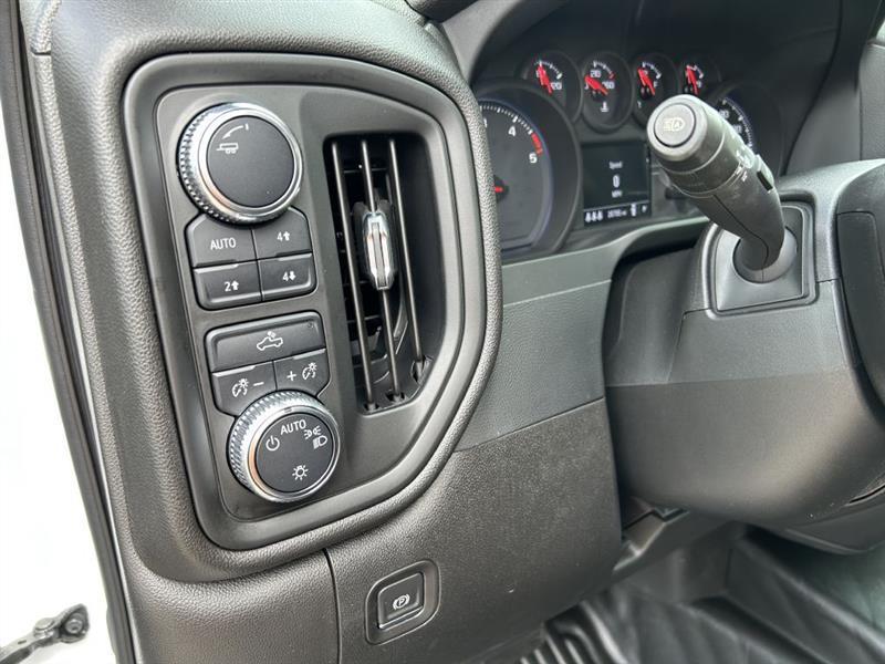 GMC Sierra 3500HD Pro Crew Cab 4WD LB 2024