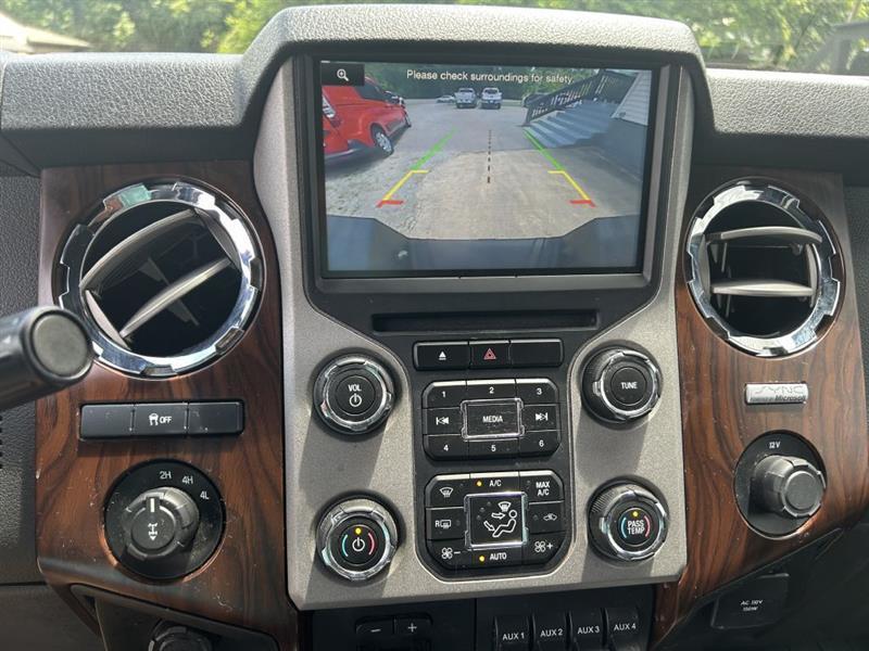 Ford F-250 Crew Cab 4dr 152.2" WB 4WD 2015