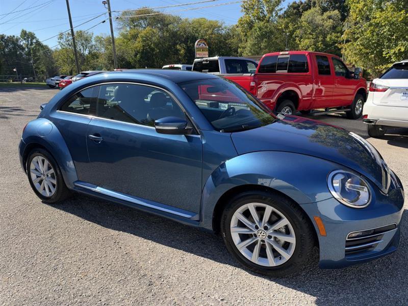 Volkswagen Beetle 2.0T SE 2019