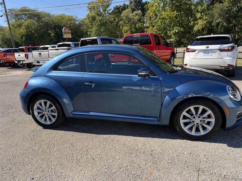 Volkswagen Beetle 2.0T SE 2019