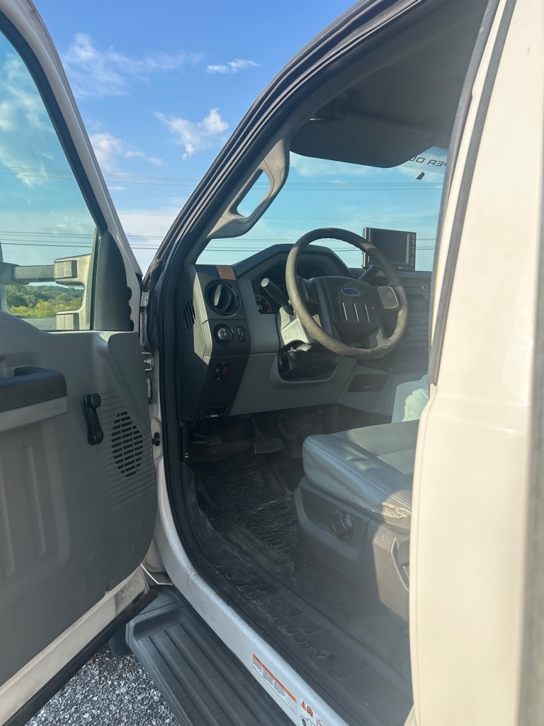 Ford F-550 Regular Cab DRW 2WD 2012 Ford F-550 Regular Cab DRW 2WD 2012