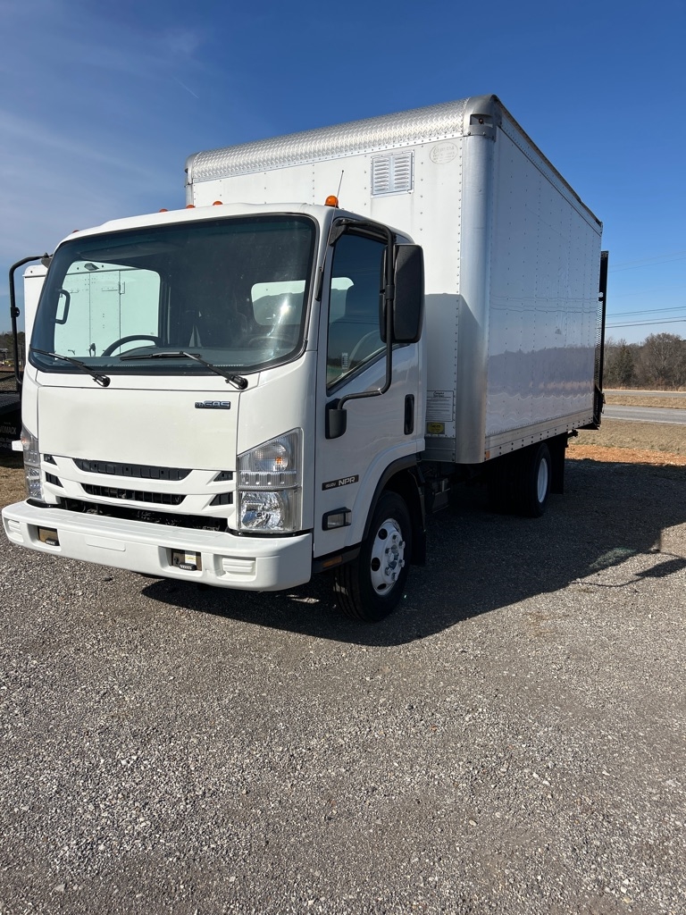 Isuzu NPR  2017