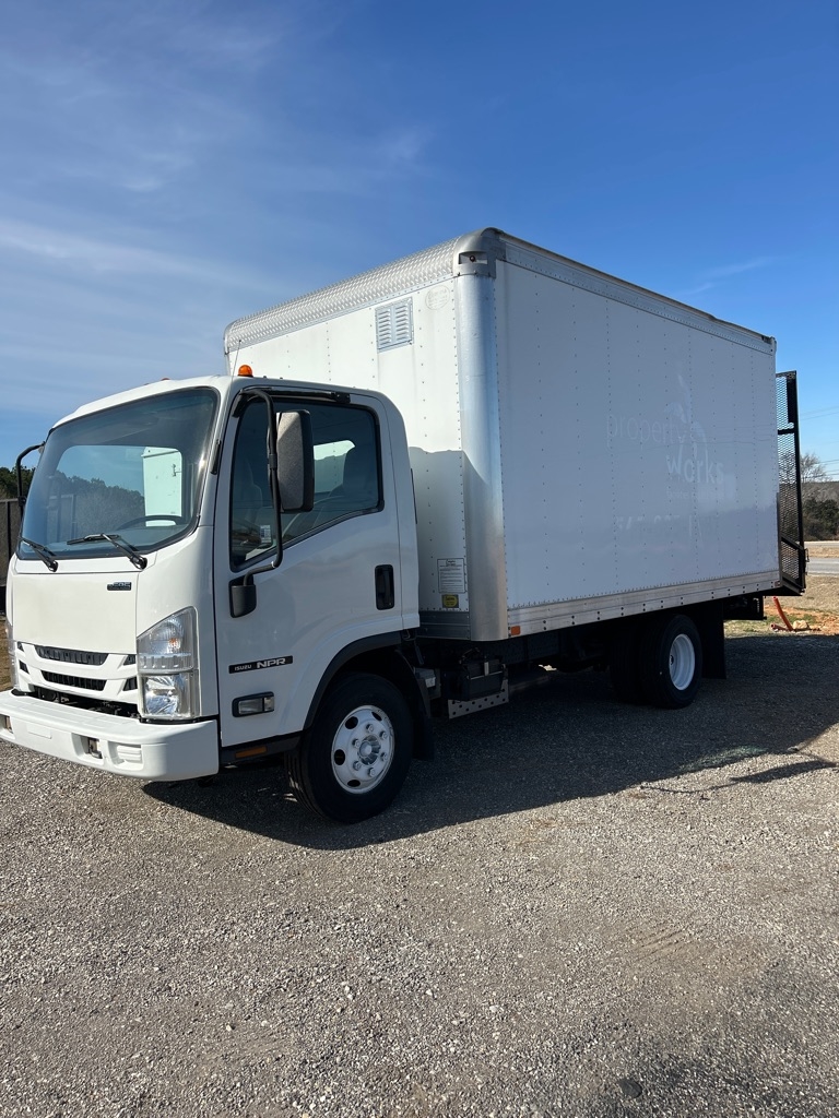 Isuzu NPR  2017