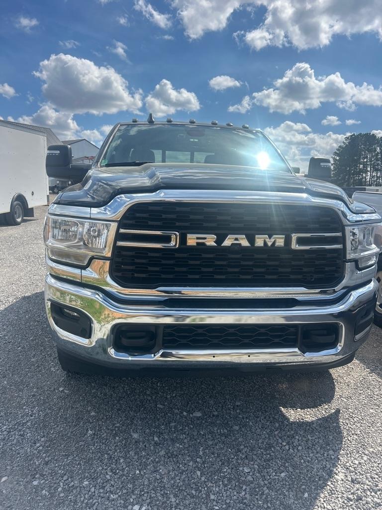 RAM 3500 Tradesman Crew Cab 4WD DRW 2024