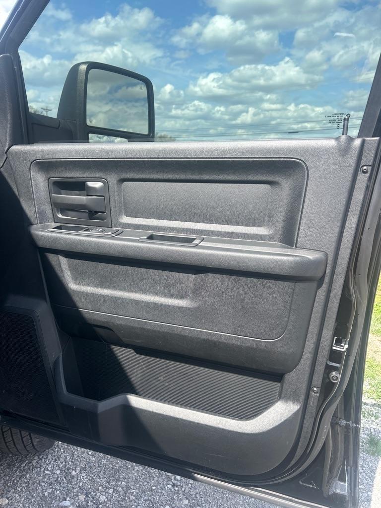 RAM 3500 Tradesman Crew Cab 4WD DRW 2024