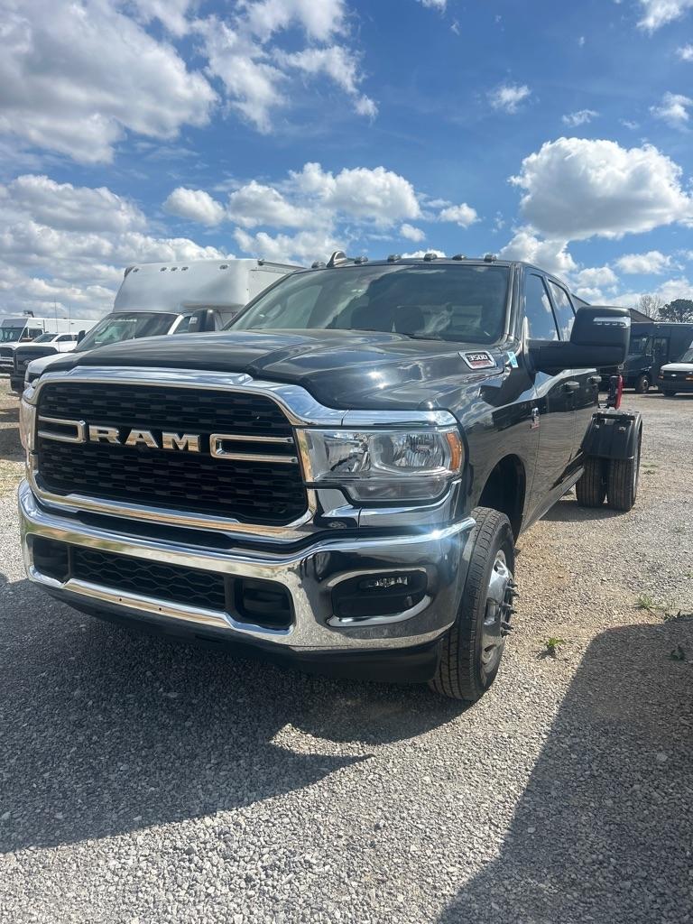 2024 RAM 3500 Tradesman 4x4 Crew Cab 8' Box