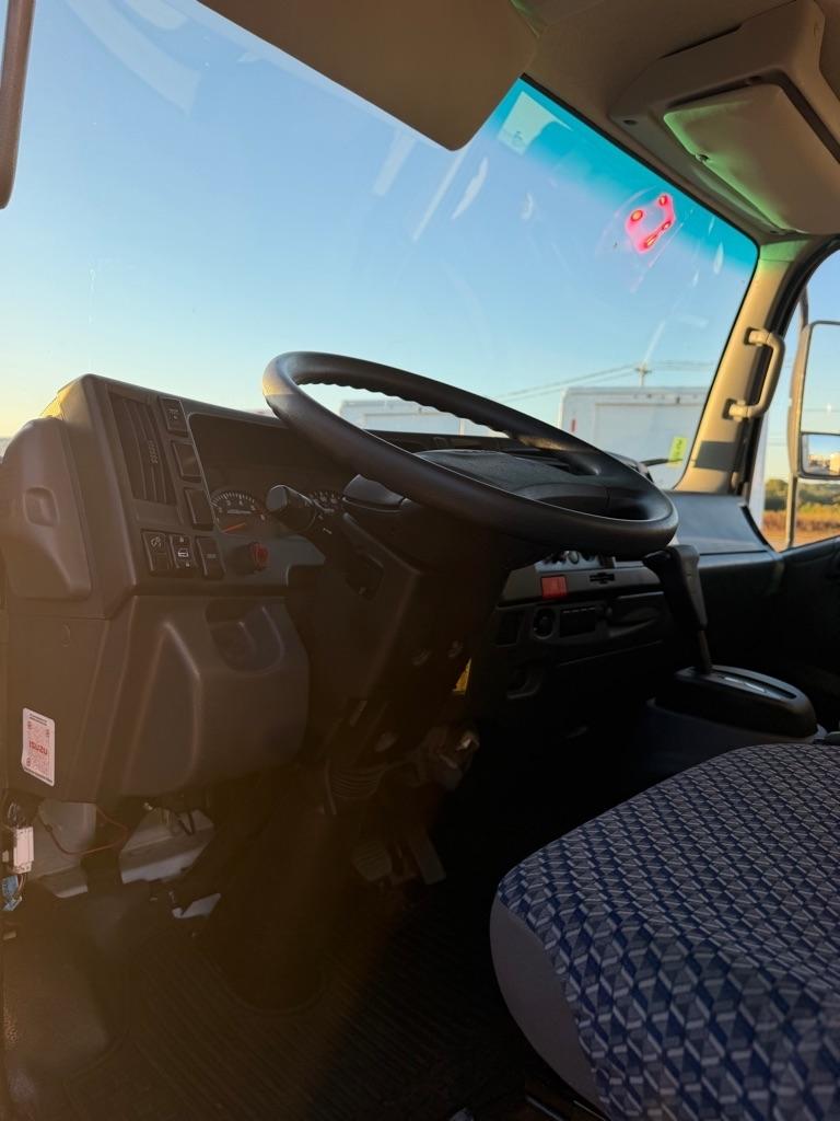 Isuzu NPR HD  2023